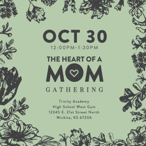 Green Heart of a Mom invitation - square